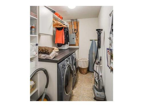 302-3704 15A Street Sw, Calgary, AB - Indoor Photo Showing Laundry Room