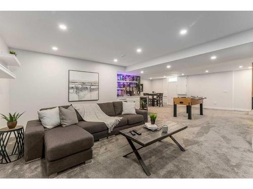 140 Lake Wapta Rise Se, Calgary, AB - Indoor Photo Showing Living Room