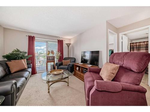 342-428 Chaparral Ravine View Se, Calgary, AB - Indoor Photo Showing Living Room