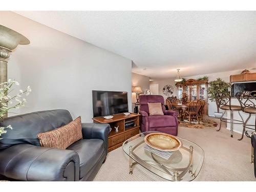 342-428 Chaparral Ravine View Se, Calgary, AB - Indoor Photo Showing Living Room