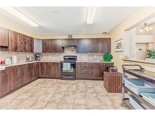 342-428 Chaparral Ravine View Se, Calgary, AB - Indoor Photo Showing Kitchen