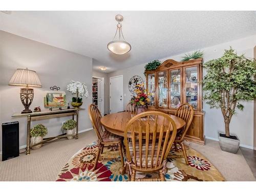 342-428 Chaparral Ravine View Se, Calgary, AB - Indoor Photo Showing Dining Room