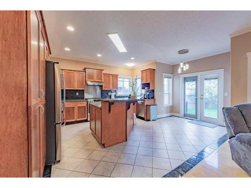 140 Royal Birch Crescent Nw, Calgary, AB - Indoor Photo Showing Kitchen