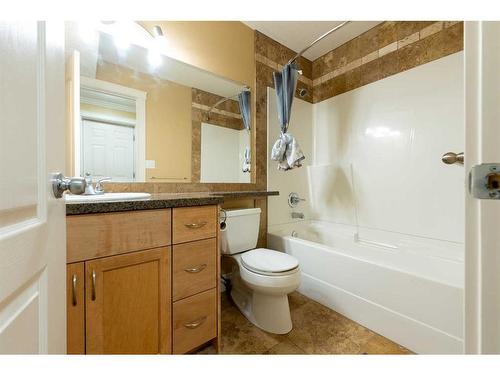 140 Royal Birch Crescent Nw, Calgary, AB - Indoor Photo Showing Bathroom