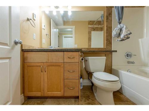 140 Royal Birch Crescent Nw, Calgary, AB - Indoor Photo Showing Bathroom