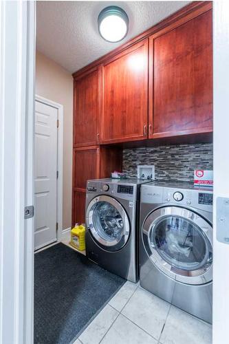 140 Royal Birch Crescent Nw, Calgary, AB - Indoor Photo Showing Laundry Room