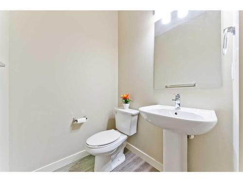 373 Nolancrest Heights Nw, Calgary, AB - Indoor Photo Showing Bathroom