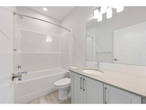 409-255 Les Jardins Park Se, Calgary, AB - Indoor Photo Showing Bathroom