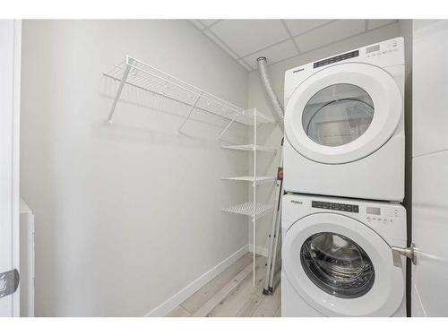 409-255 Les Jardins Park Se, Calgary, AB - Indoor Photo Showing Laundry Room