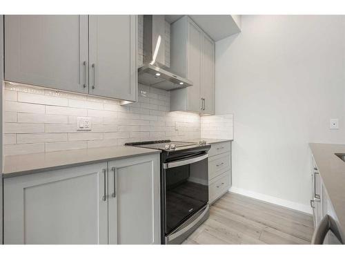 409-255 Les Jardins Park Se, Calgary, AB - Indoor Photo Showing Kitchen With Upgraded Kitchen