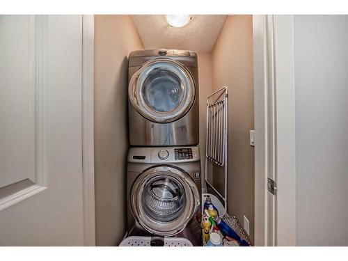 1-1621 27 Avenue Sw, Calgary, AB - Indoor Photo Showing Laundry Room