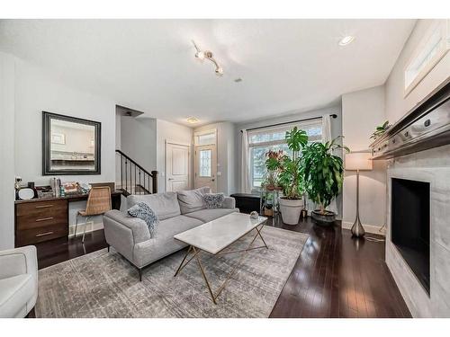 1-1621 27 Avenue Sw, Calgary, AB - Indoor Photo Showing Living Room