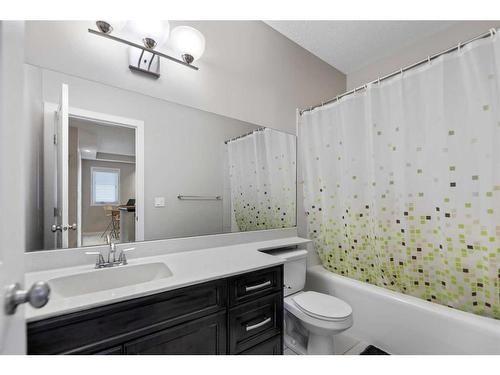 200 Evanswood Circle Nw, Calgary, AB - Indoor Photo Showing Bathroom