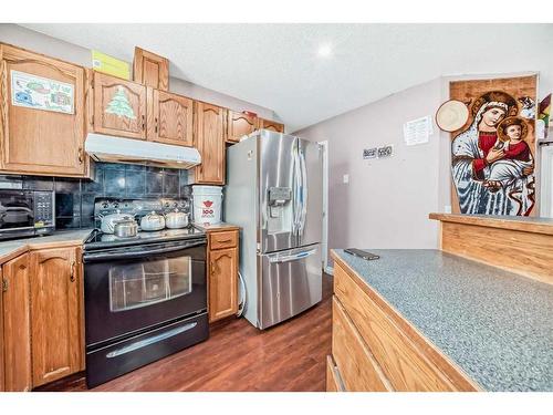 19 Hunterhorn Place Ne, Calgary, AB - Indoor Photo Showing Kitchen