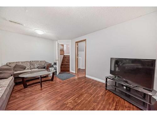 19 Hunterhorn Place Ne, Calgary, AB - Indoor Photo Showing Living Room