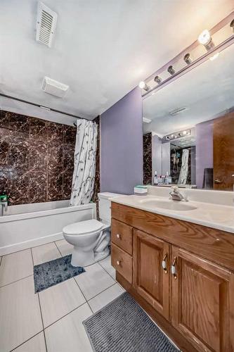 19 Hunterhorn Place Ne, Calgary, AB - Indoor Photo Showing Bathroom