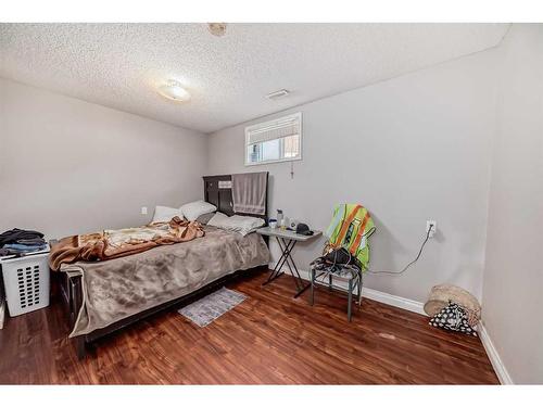 19 Hunterhorn Place Ne, Calgary, AB - Indoor Photo Showing Bedroom