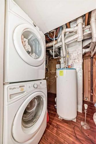 19 Hunterhorn Place Ne, Calgary, AB - Indoor Photo Showing Laundry Room