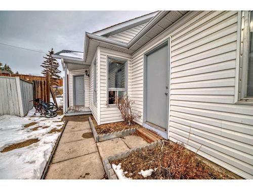 19 Hunterhorn Place Ne, Calgary, AB - Outdoor