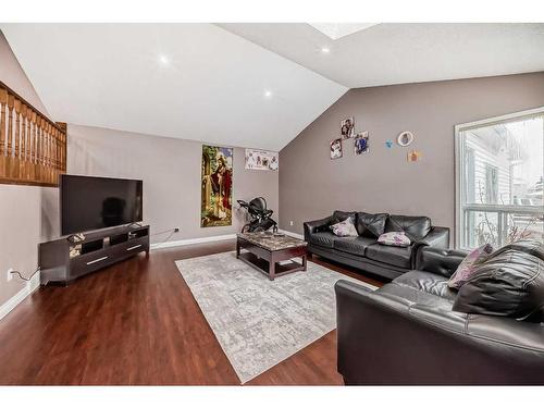 19 Hunterhorn Place Ne, Calgary, AB - Indoor Photo Showing Living Room