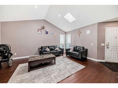 19 Hunterhorn Place Ne, Calgary, AB - Indoor Photo Showing Living Room