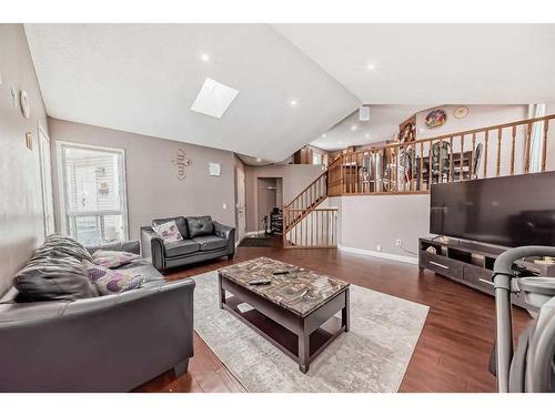 19 Hunterhorn Place Ne, Calgary, AB - Indoor Photo Showing Living Room