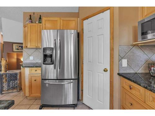 238 Valley Glen Bay Nw, Calgary, AB - Indoor Photo Showing Kitchen