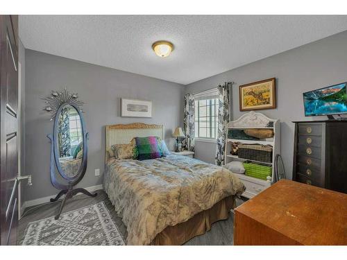 238 Valley Glen Bay Nw, Calgary, AB - Indoor Photo Showing Bedroom