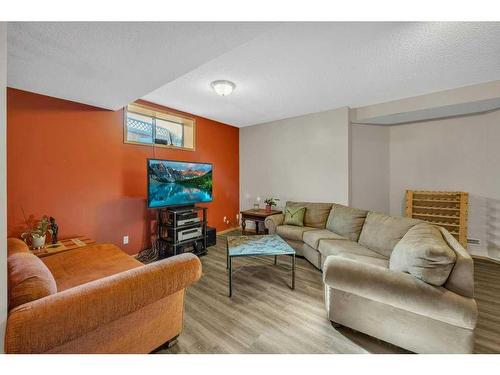 238 Valley Glen Bay Nw, Calgary, AB - Indoor Photo Showing Living Room