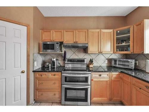 238 Valley Glen Bay Nw, Calgary, AB - Indoor Photo Showing Kitchen