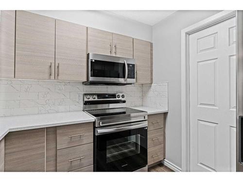 13-2519 38 Street Ne, Calgary, AB - Indoor Photo Showing Kitchen