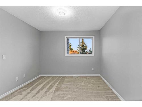 13-2519 38 Street Ne, Calgary, AB - Indoor Photo Showing Other Room