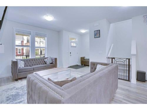 408 South Point Glen Sw, Airdrie, AB - Indoor Photo Showing Living Room