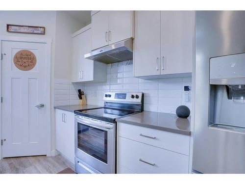 408 South Point Glen Sw, Airdrie, AB - Indoor Photo Showing Kitchen