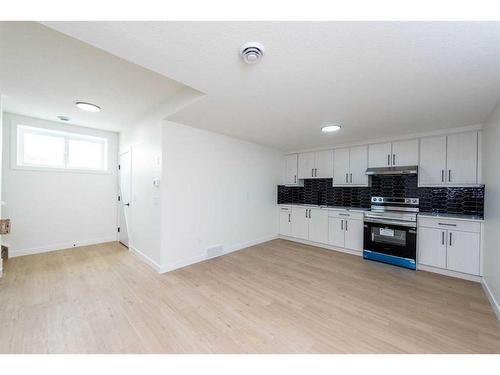 148 Saddlelake Manor Ne, Calgary, AB - Indoor Photo Showing Kitchen