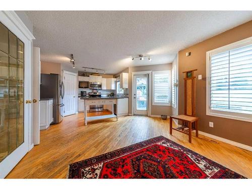 9987 Scurfield Drive Nw, Calgary, AB - Indoor Photo Showing Living Room