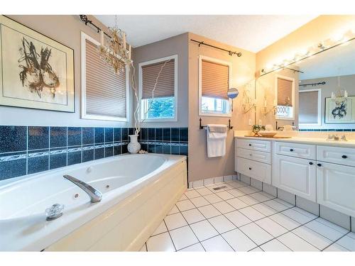 9987 Scurfield Drive Nw, Calgary, AB - Indoor Photo Showing Bathroom