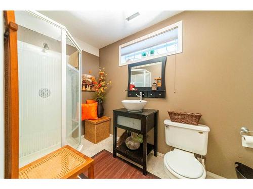 9987 Scurfield Drive Nw, Calgary, AB - Indoor Photo Showing Bathroom