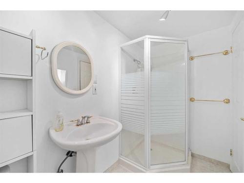 3939 19 Avenue Sw, Calgary, AB - Indoor Photo Showing Bathroom