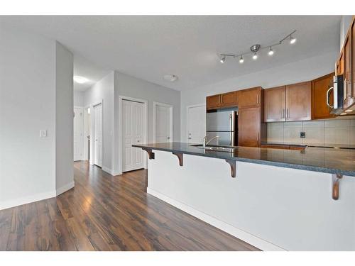 308-76 Panatella Road Nw, Calgary, AB - Indoor Photo Showing Kitchen