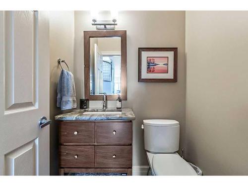 27 Discovery Drive Sw, Calgary, AB - Indoor Photo Showing Bathroom