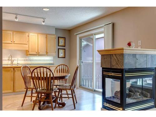 10-2323 Oakmoor Drive Sw, Calgary, AB - Indoor Photo Showing Dining Room