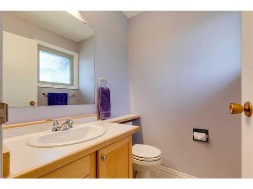 10-2323 Oakmoor Drive Sw, Calgary, AB - Indoor Photo Showing Bathroom