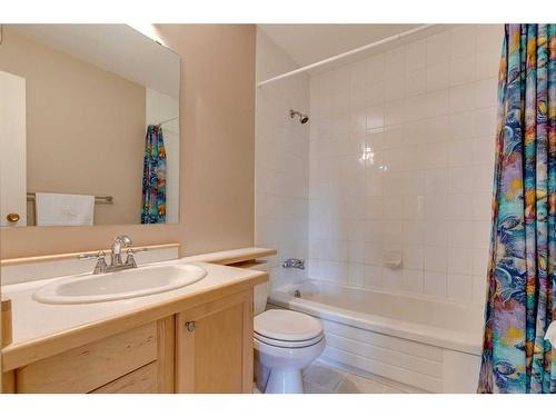 10-2323 Oakmoor Drive Sw, Calgary, AB - Indoor Photo Showing Bathroom