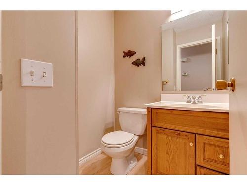 10-2323 Oakmoor Drive Sw, Calgary, AB - Indoor Photo Showing Bathroom