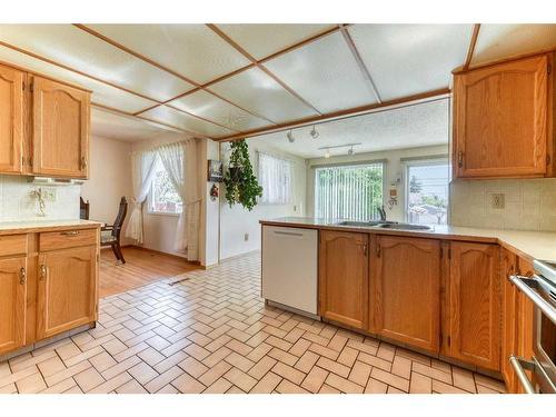 56 Huntwick Way Ne, Calgary, AB - Indoor Photo Showing Kitchen