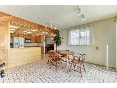 56 Huntwick Way Ne, Calgary, AB - Indoor Photo Showing Dining Room