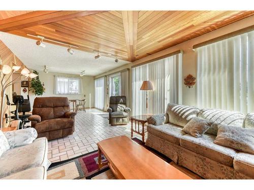 56 Huntwick Way Ne, Calgary, AB - Indoor Photo Showing Living Room