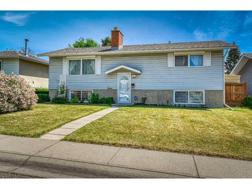 56 Huntwick Way Ne, Calgary, AB - Outdoor