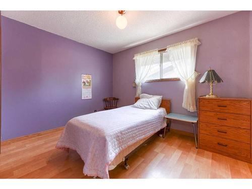 56 Huntwick Way Ne, Calgary, AB - Indoor Photo Showing Bedroom